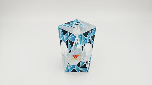 日常生活中的食品包装盒也能给人柔美、优雅、女性、活泼的感觉