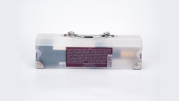 红葡萄酒和白葡萄酒的食品包装盒引导消费者感受神奇的海洋美食世界