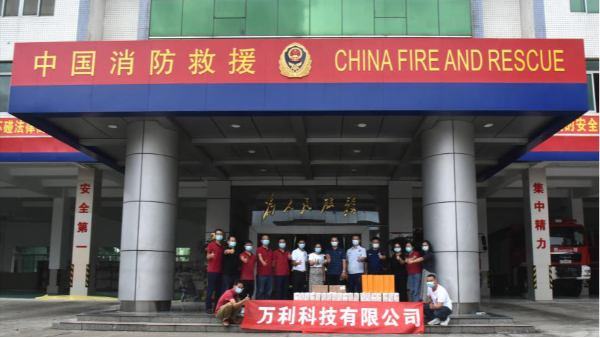 致敬最美逆行者—企业代表慰问松岗消防大队