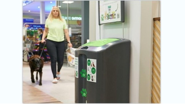 宠物在家试用灵活的食品包装回收点