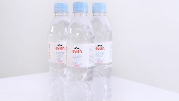 依云推出“100% PET包装”原型